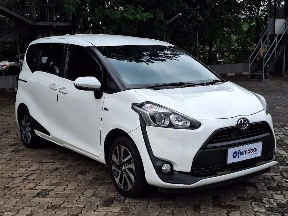 Cash dan Credit Toyota Sienta MT 2018 TIU