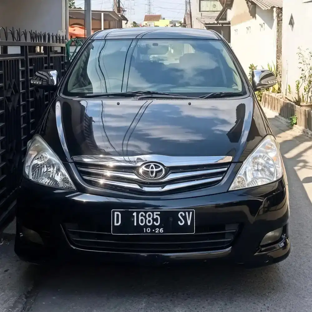 Toyota Kijang Innova 2011 Bensin