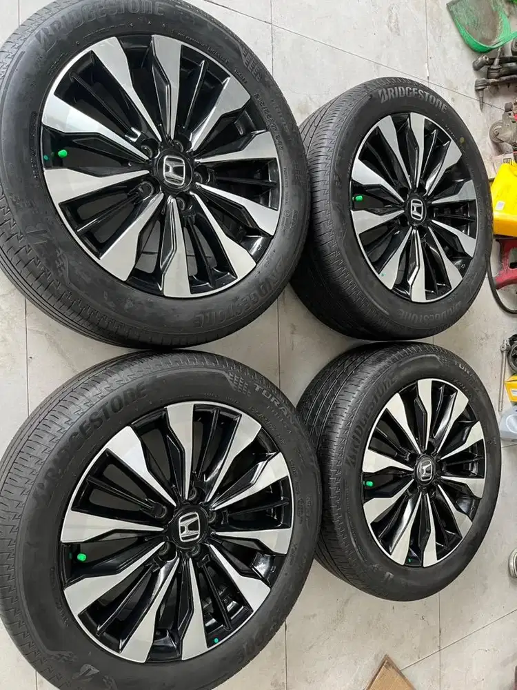 Velg Oem Honda BRV R17 5x114 +Ban 85%