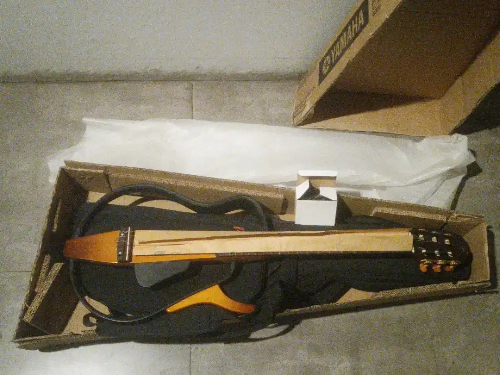 Yamaha guitar silent slg 110n