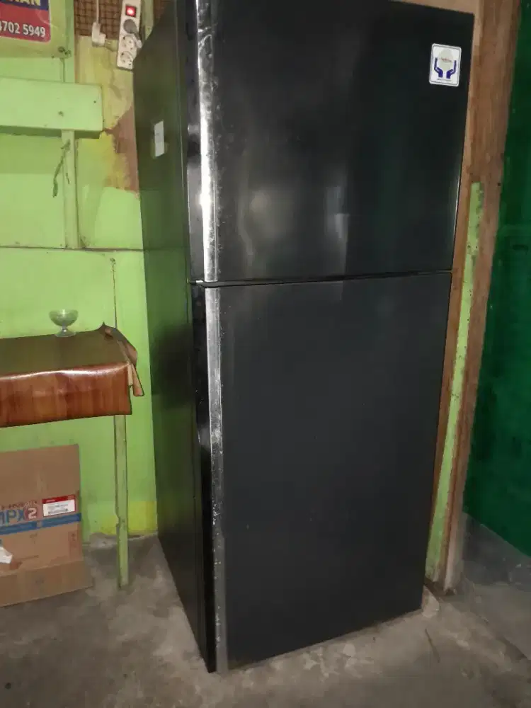 Dijual kulkas rumah tangga 2 pintu