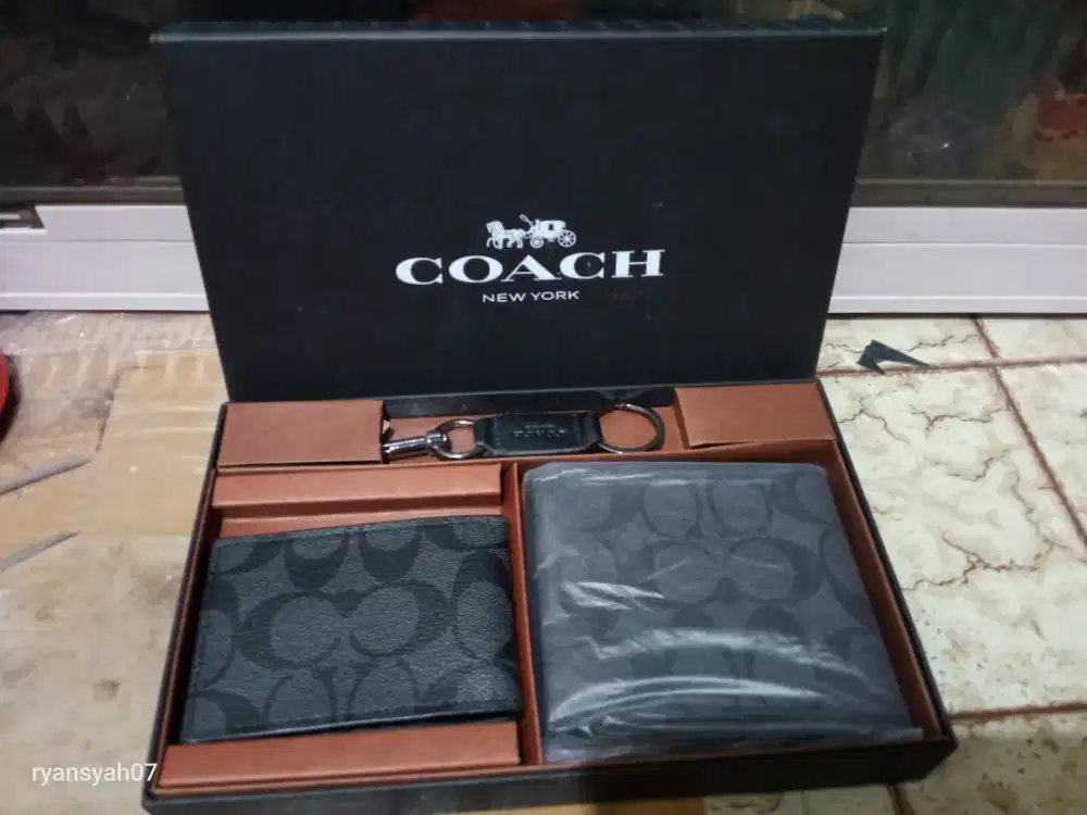 Dompet lipat pria