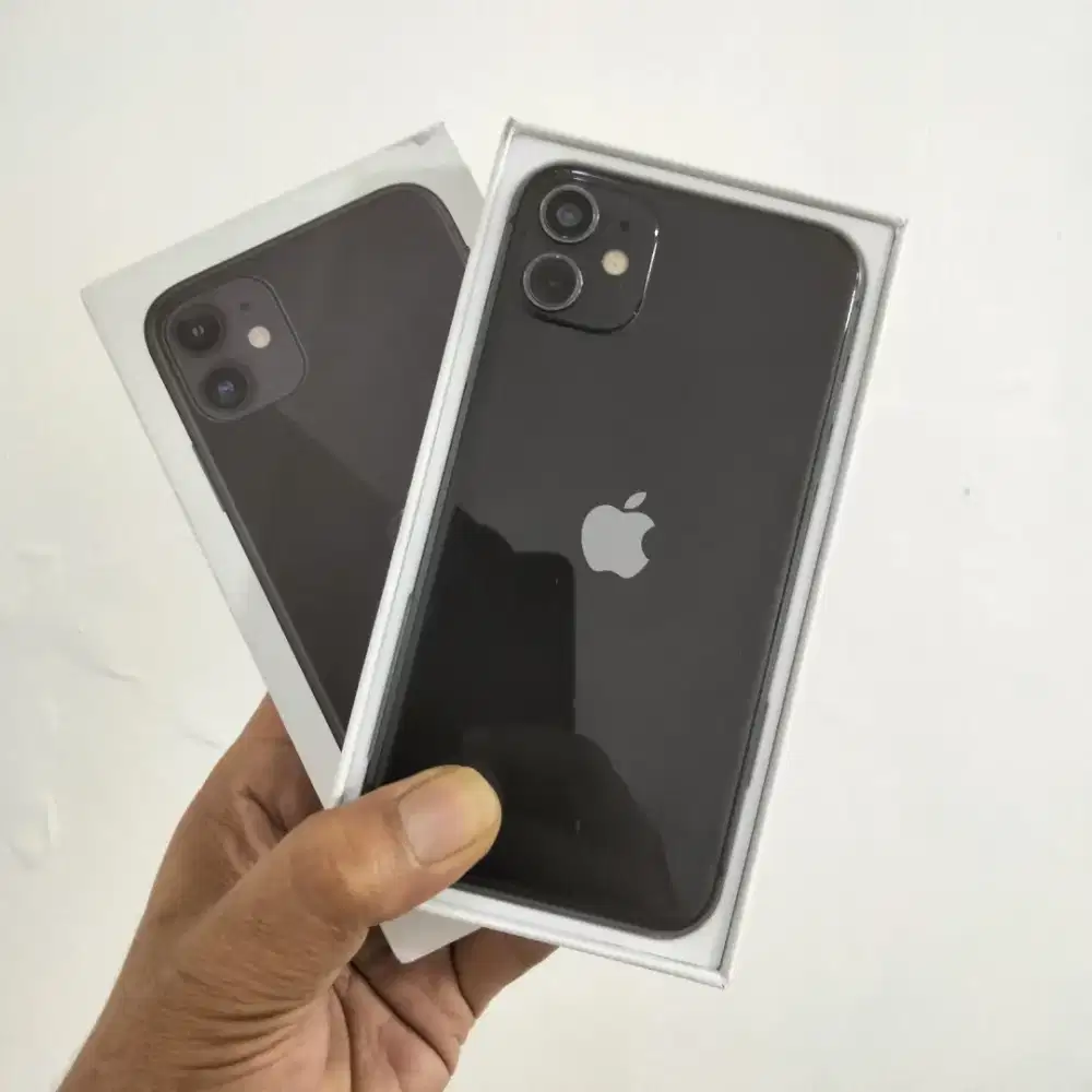 iPhone 11.64GB (Indosat Smartfren)