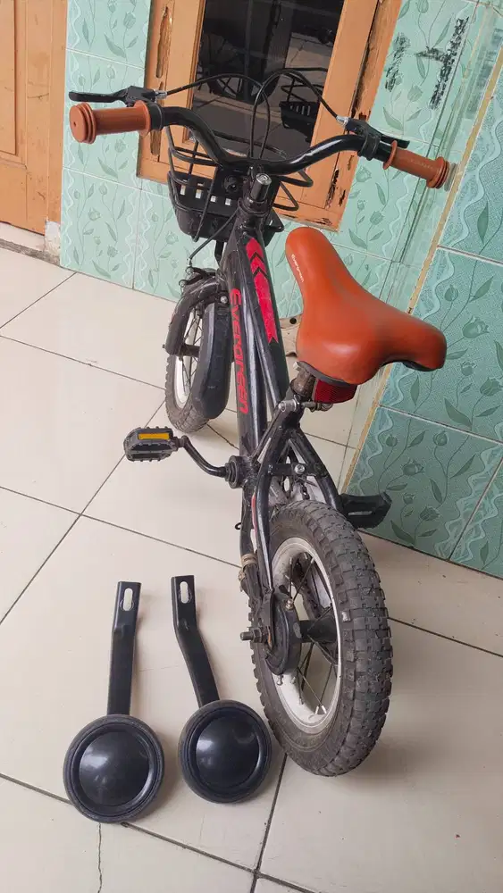 Sepeda anak merk evergreen