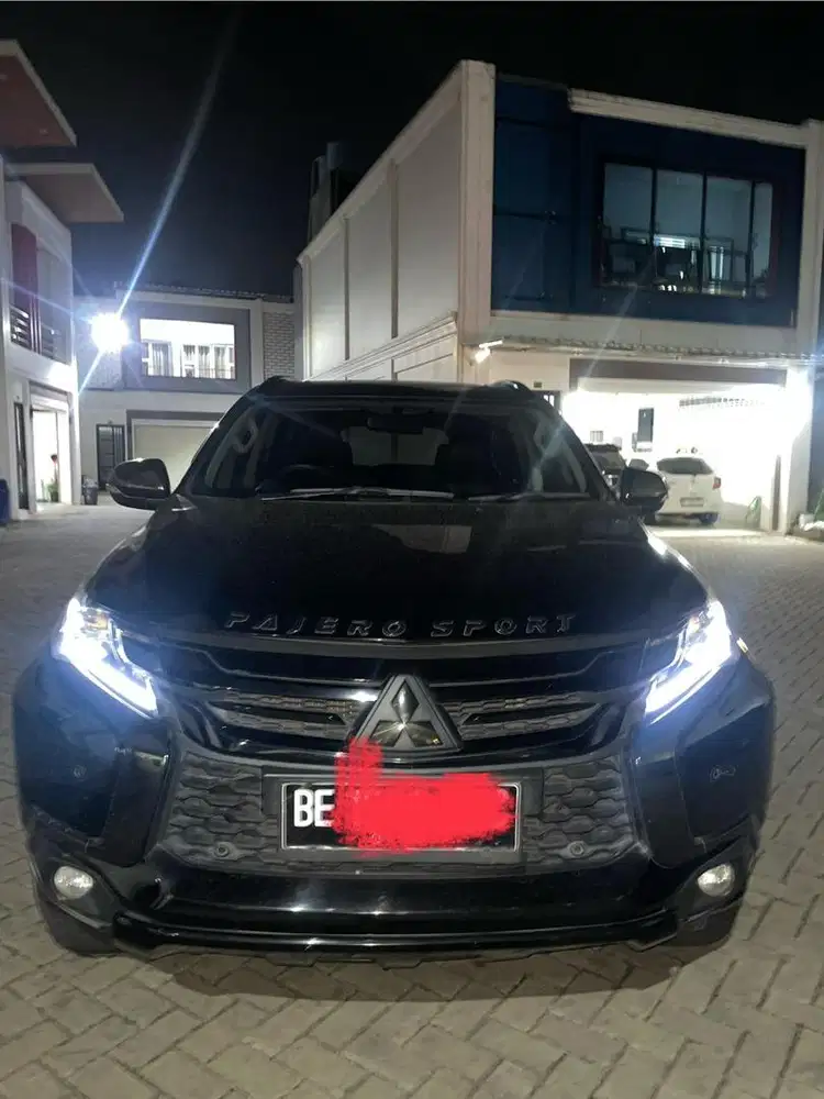 DIJUAL PAJERO SPORT DAKAR 4x2 AT 2019 HITAM KM 121RB