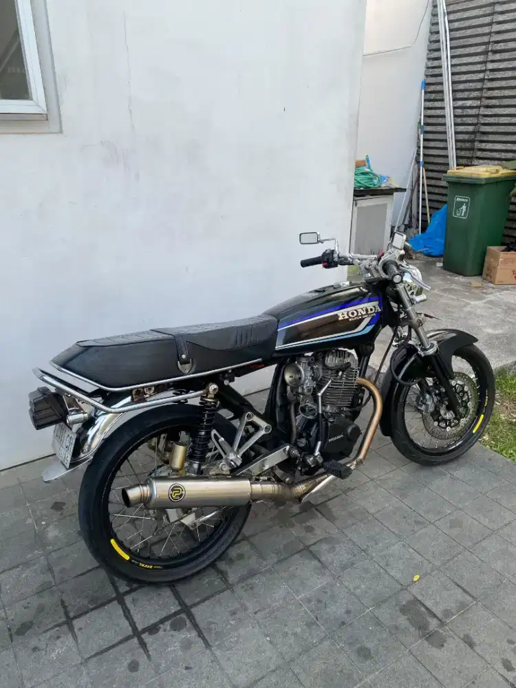 Gl 100  warna hitam 200 cc