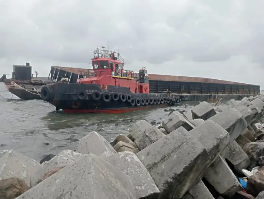 Jual Kapal Tongkang 1 Set 250 Feet Tahun 2013