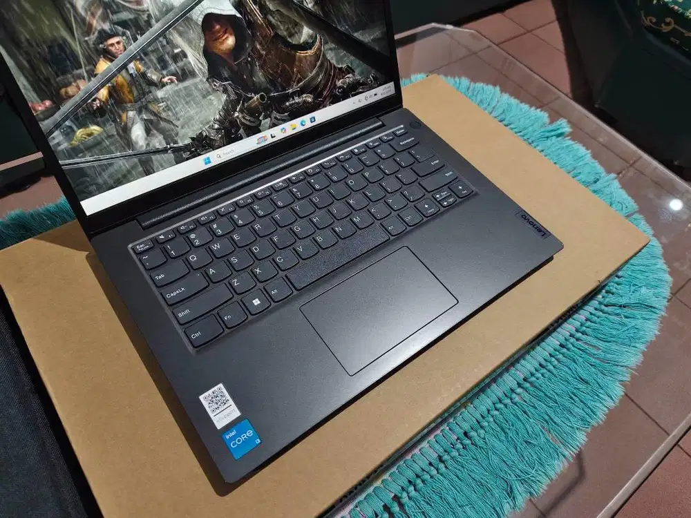 Laptop lenovo V14 G3 model terbaru, design mewah slim ringan