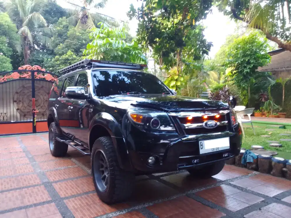 Ford Everest 2.5 solar diesel 3row,tax on,full upgrade & peremajaan