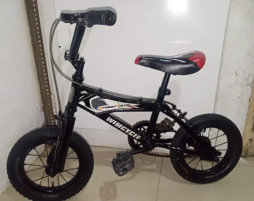 sepeda anak ukuran 12 untuk usia 4/5 tahun kondisi normal