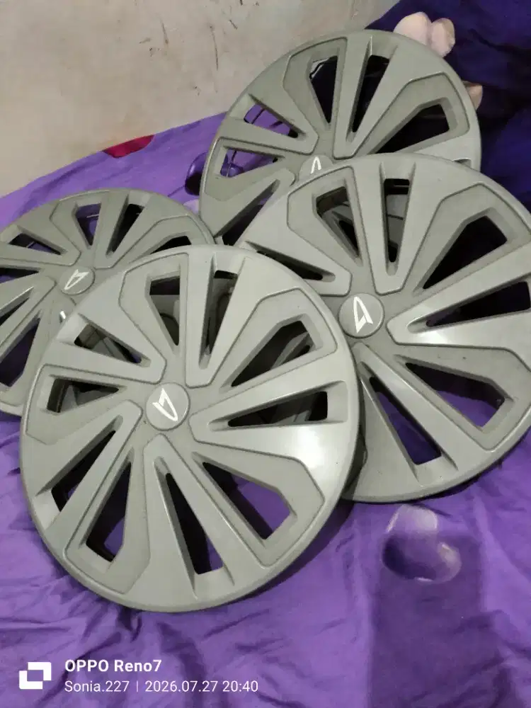 Tutup velg Daihatsu Sigra