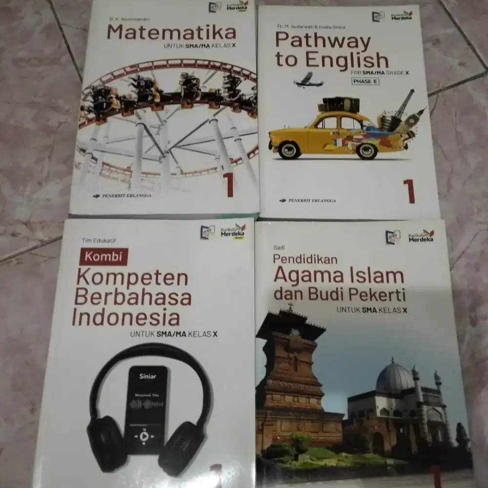 Buku paket matematika,BHS inggris,bahasa Indonesia,agama Islam SMA 1