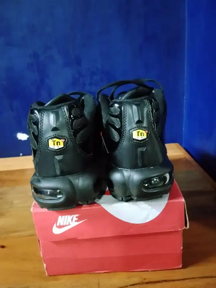 NIKE AIR MAX TN PLUS