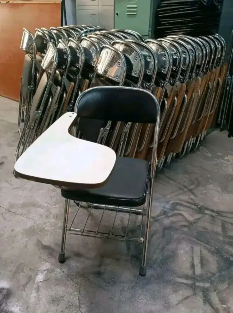Kursi Kampus Rekondisi Kondisi Mulus