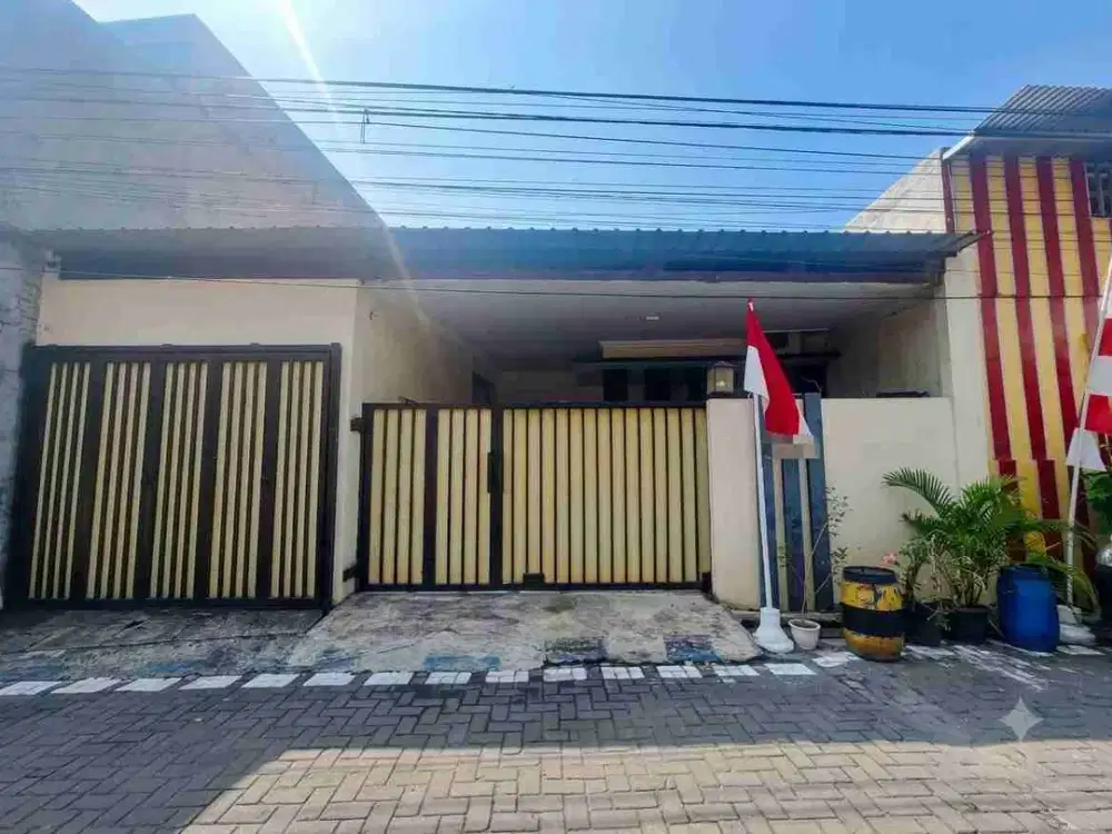 RUMAH CANTIK DI JL MERPATI BARAT PEDURUNGAN TENGAH SEMARANG