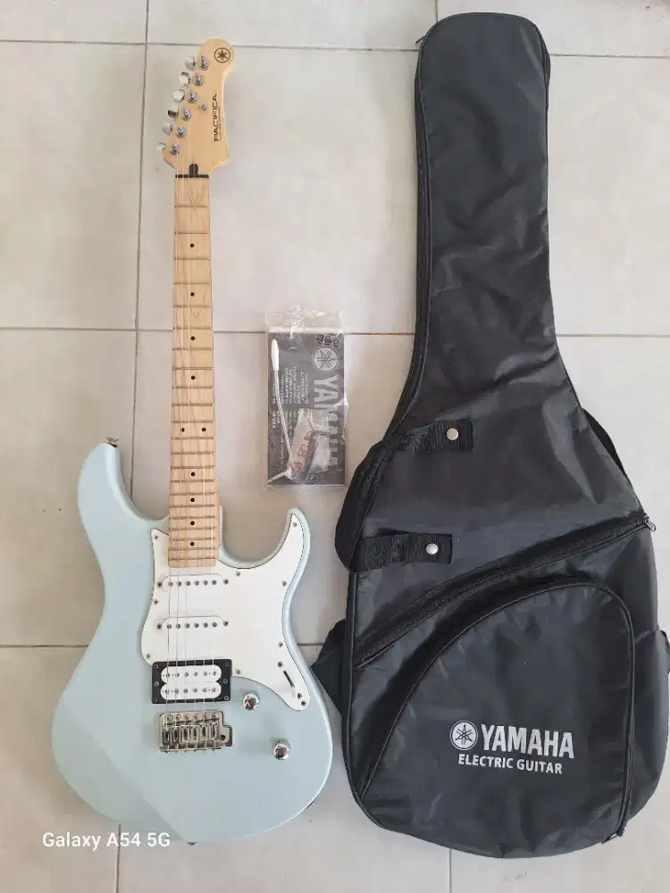 Gitar yamaha pacifica 112vm ice blue