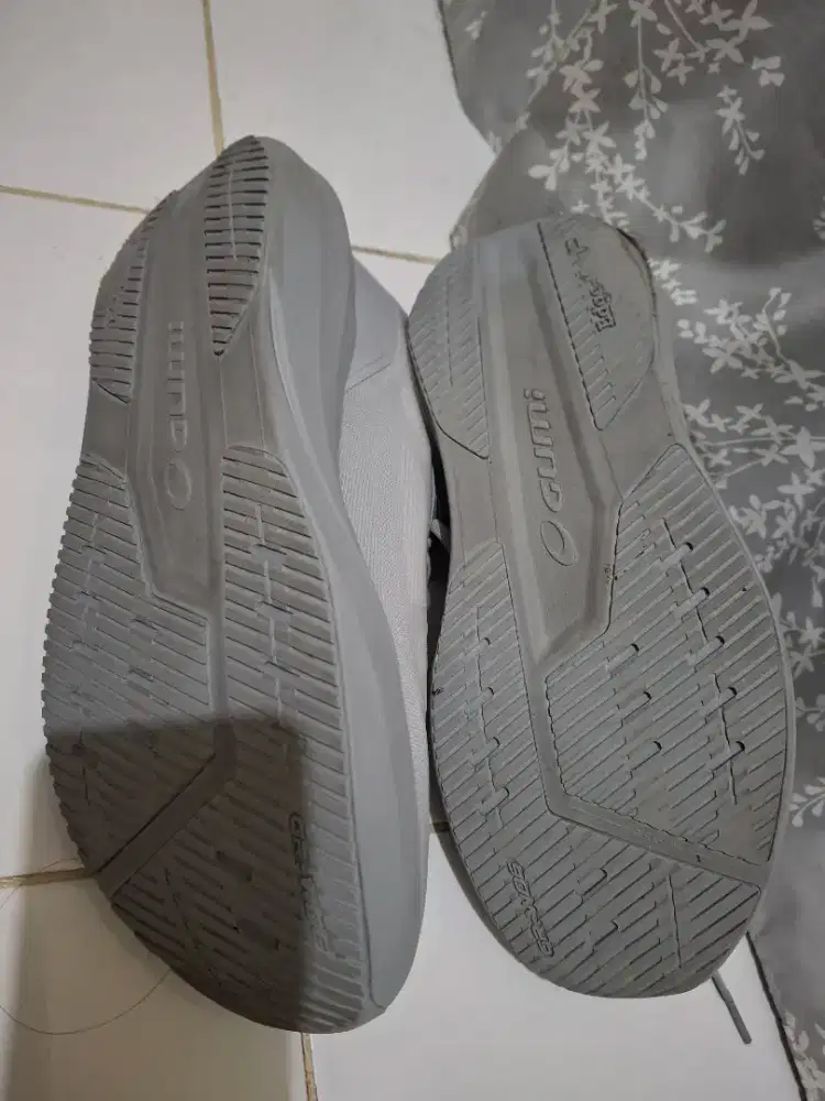 Sepatu Running Pria Gumi Vega