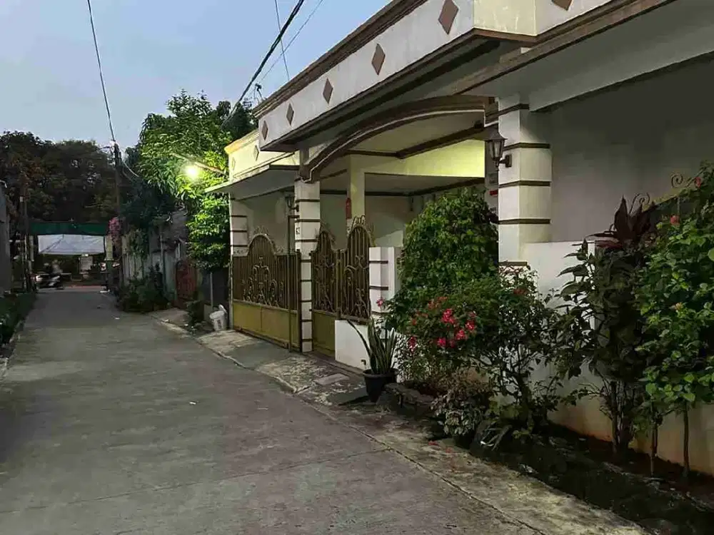 MURAH!!! Rumah Bagus Siap Hun Luas Tanah 192 m2 di Rawalumbu Bekasi