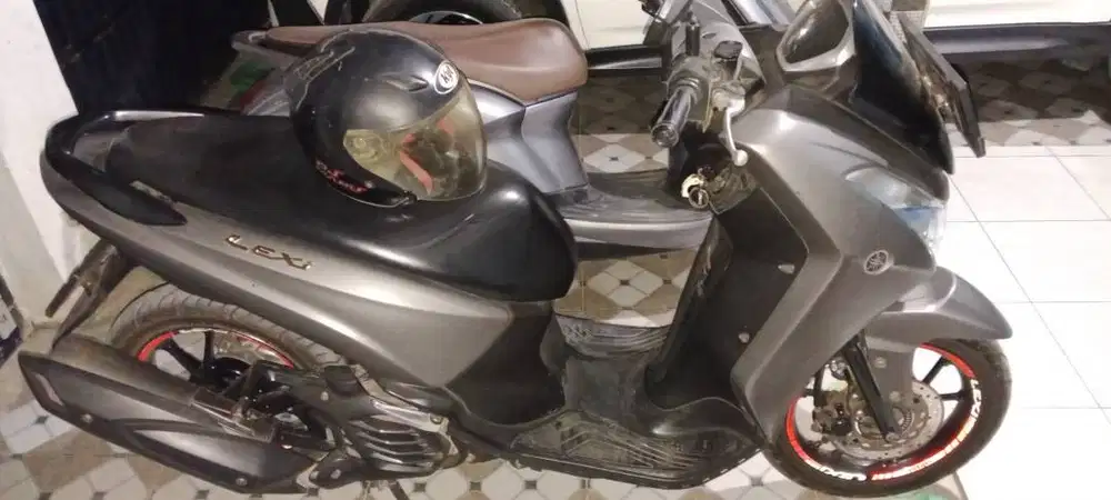 motor lexi tahun 2019 warna abu-abu