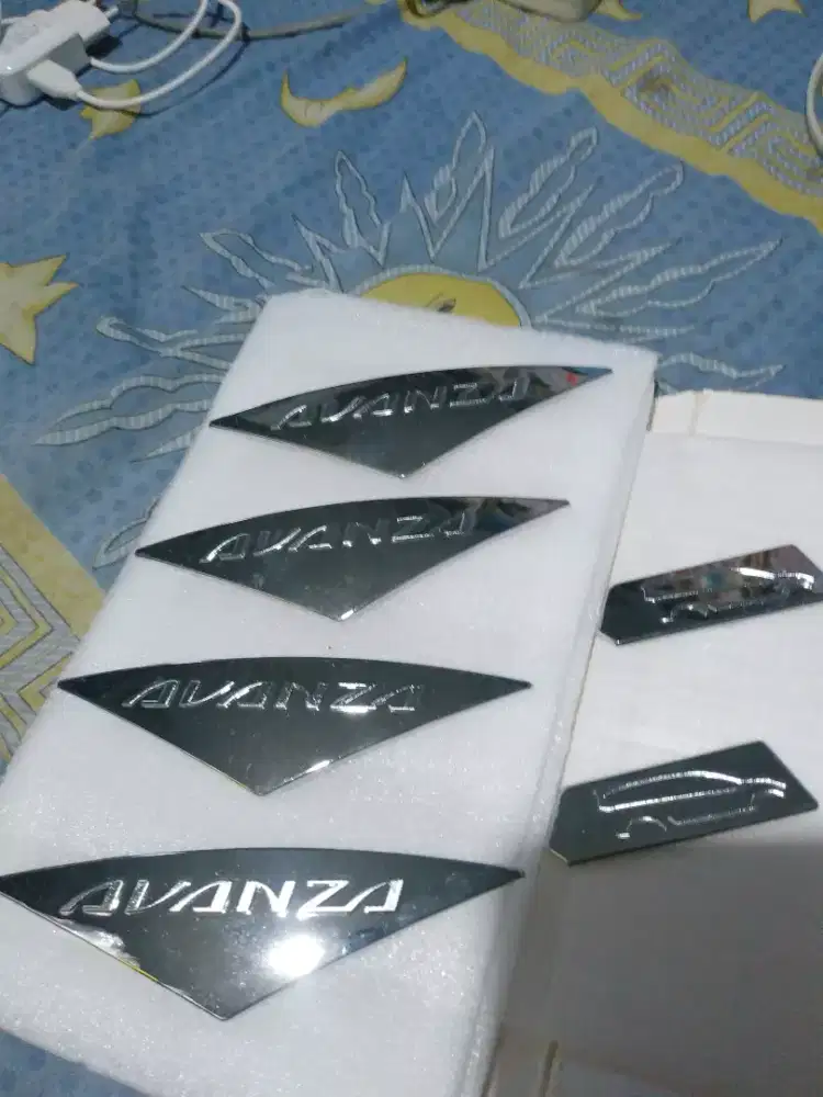 Aksesori emblem logo avanza