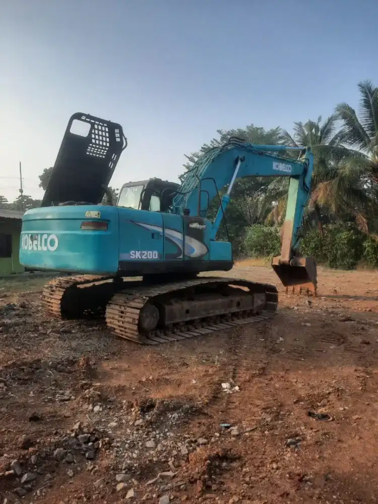 Exavator kobelco SK200-8 tahun 2013
