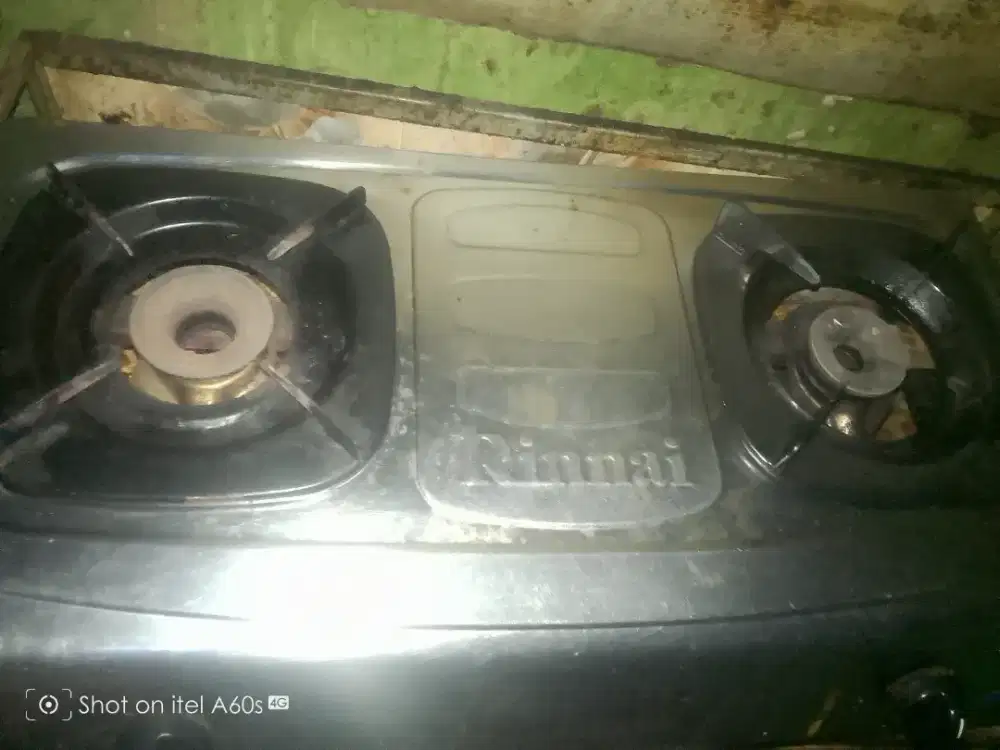 Dijual kompor gas dua tungku merk Rinai sama selang regulator