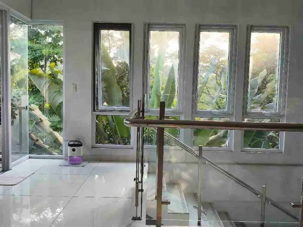 Rumah Modern Design 3 Lantai Lingkungan Asri Delatinos BSD city