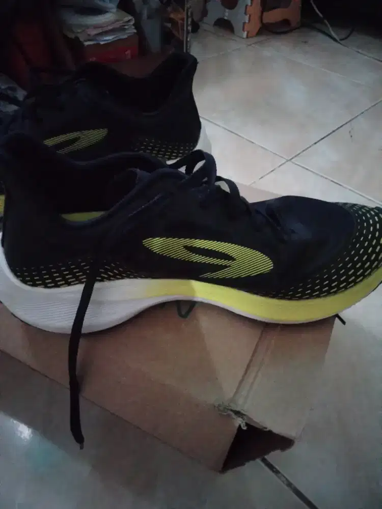 Sepatu 910 unisex