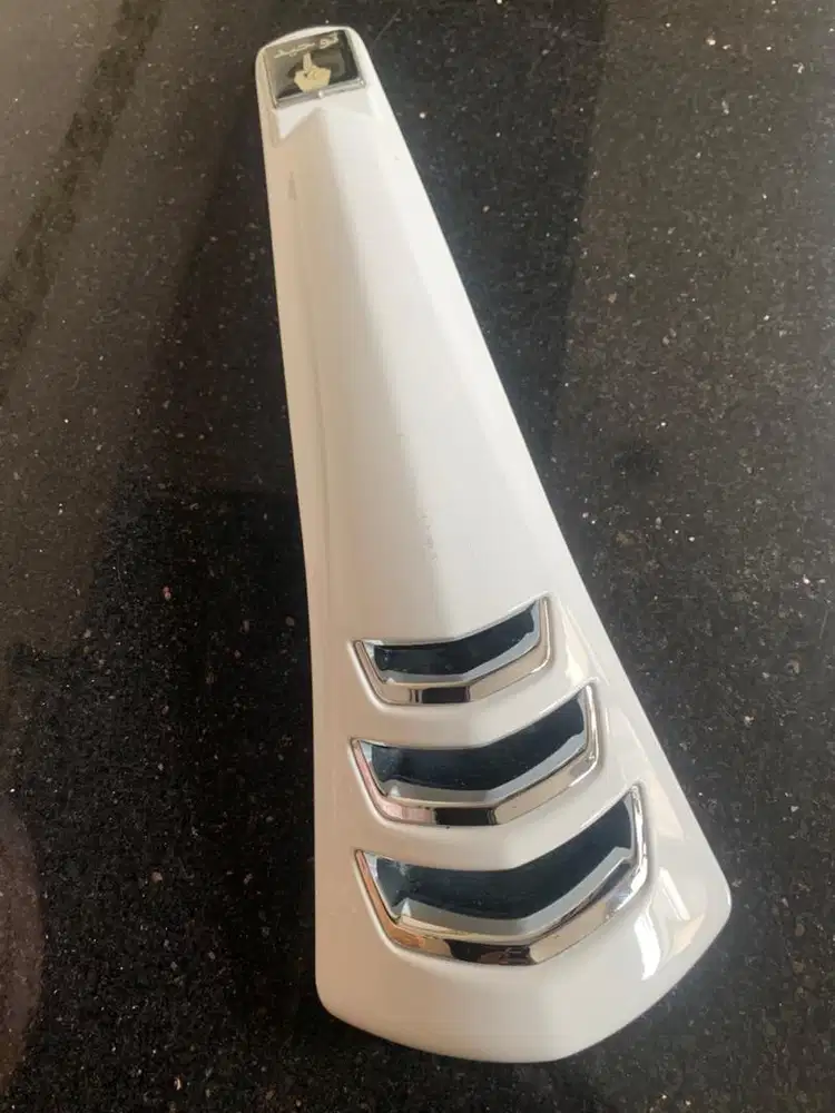 Dasi atau Horn Cover Vespa Primavera atau Sprint