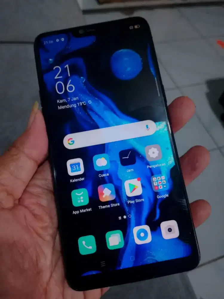 Oppo f7.. 4/128.. msh ok puny.. murrah ja
