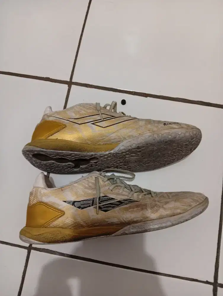 sepatu futsal mils original