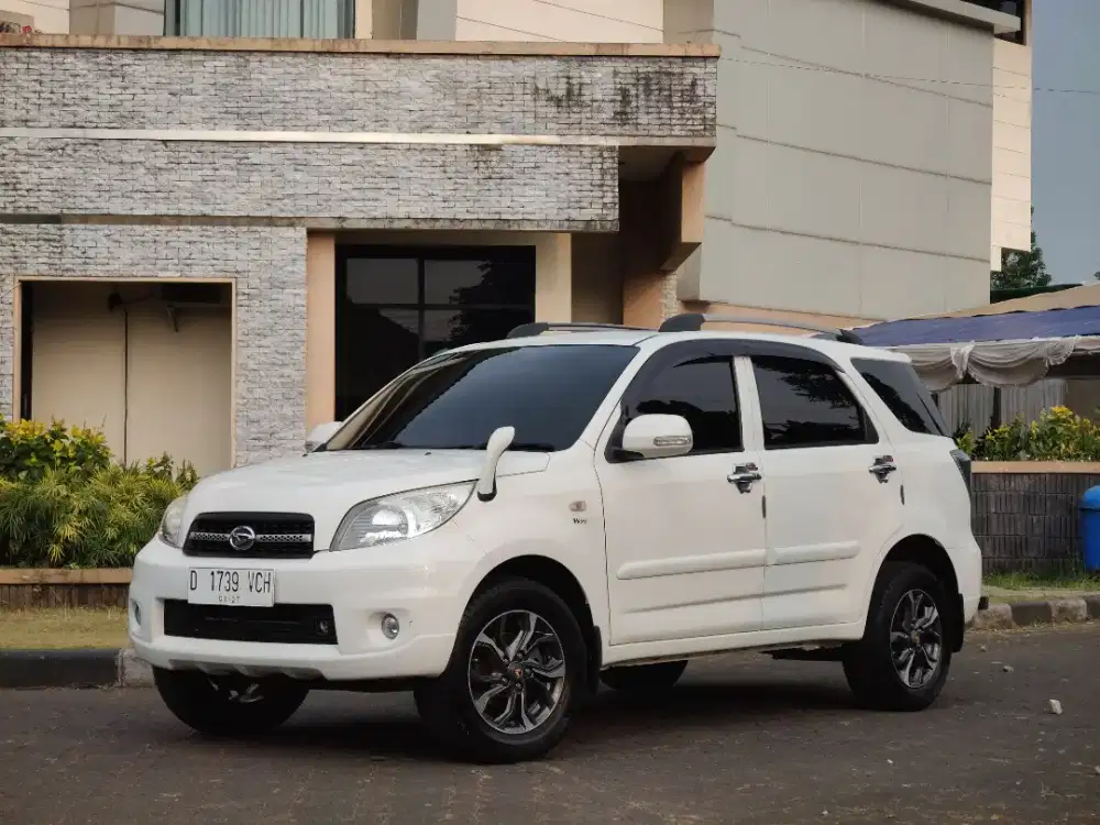 Terios TS Extra 2014 Matic Putih Velg Oem TRD 3 Baris