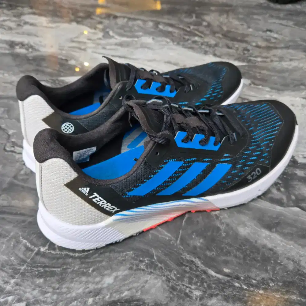 Sepatu trail run adidas terrex