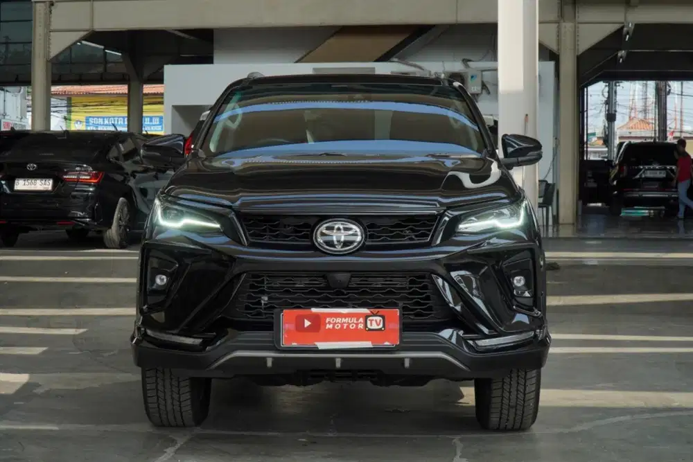 Toyota Fortuner VRZ GR 4x2 AT 2025 Hitam