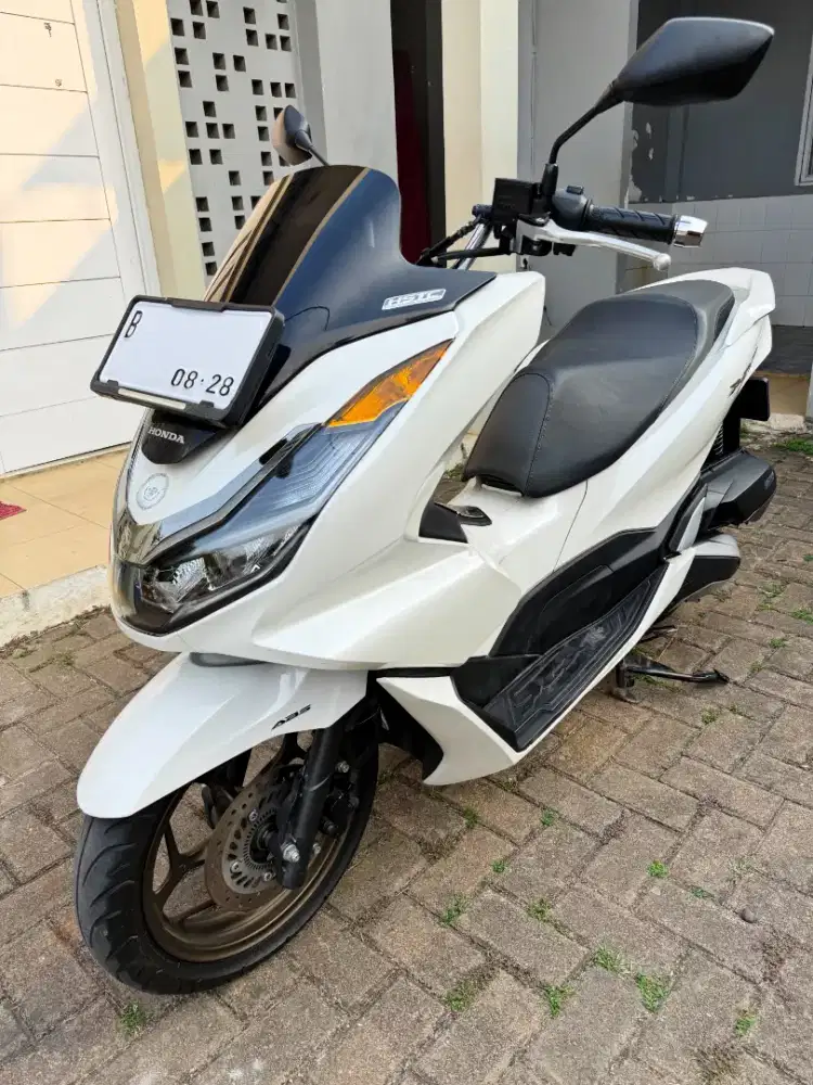 Honda PCX 160 ABS HSTC Type Tertinggi Putih low KM