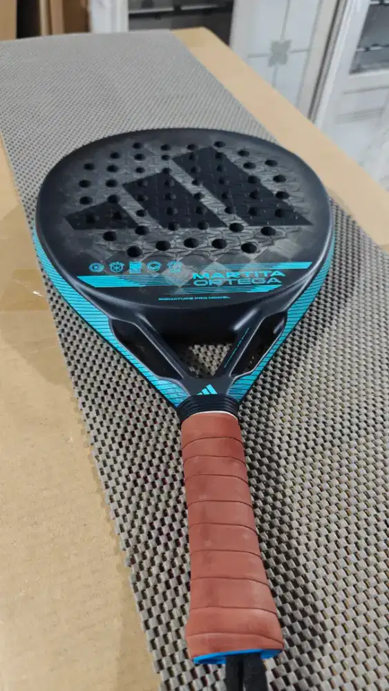 raket padel adidas martita ortega cross it light, mulus, jarang pakai