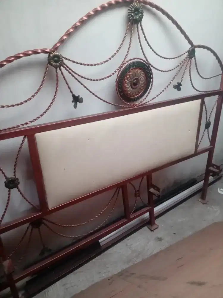 Ranjang besi lengkap untuk kasur ukuran no 1