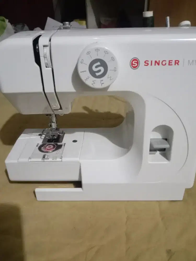 Mesin jahit singer portable M1005