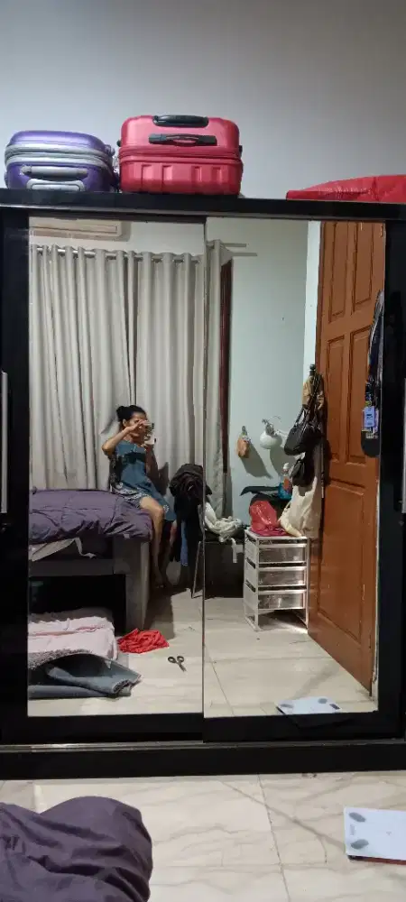 Lemari pakaian sliding 2 pintu