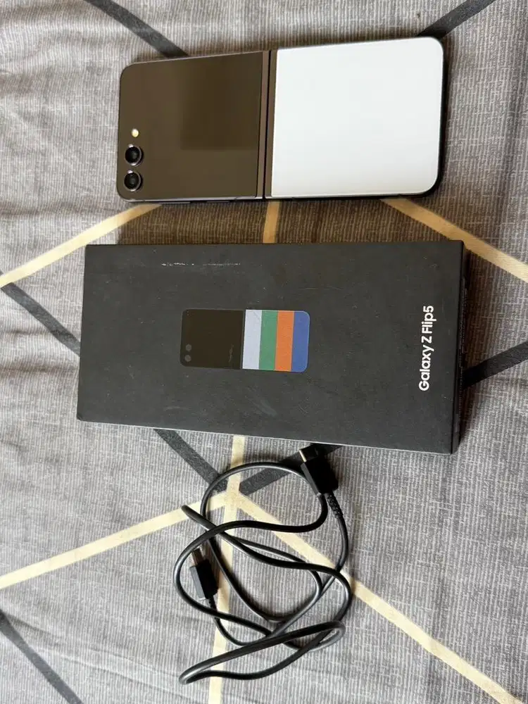 FOR SALE SAMSUNG FLIP 5 8/512GB SEIN Special Edition