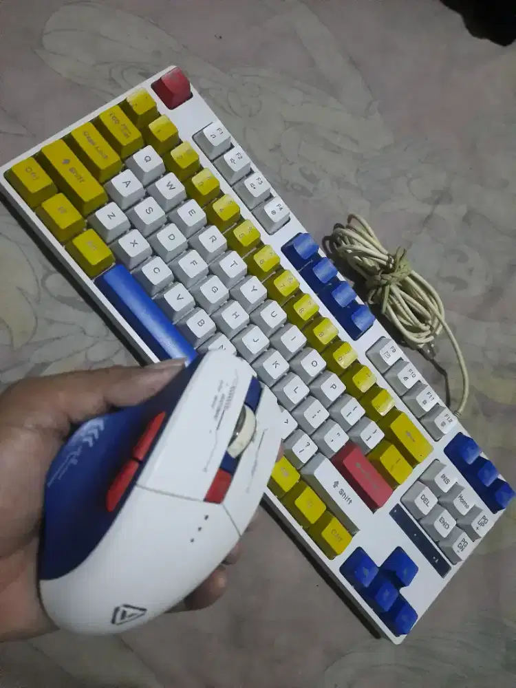 Keyboard dan mouse GUNDAM