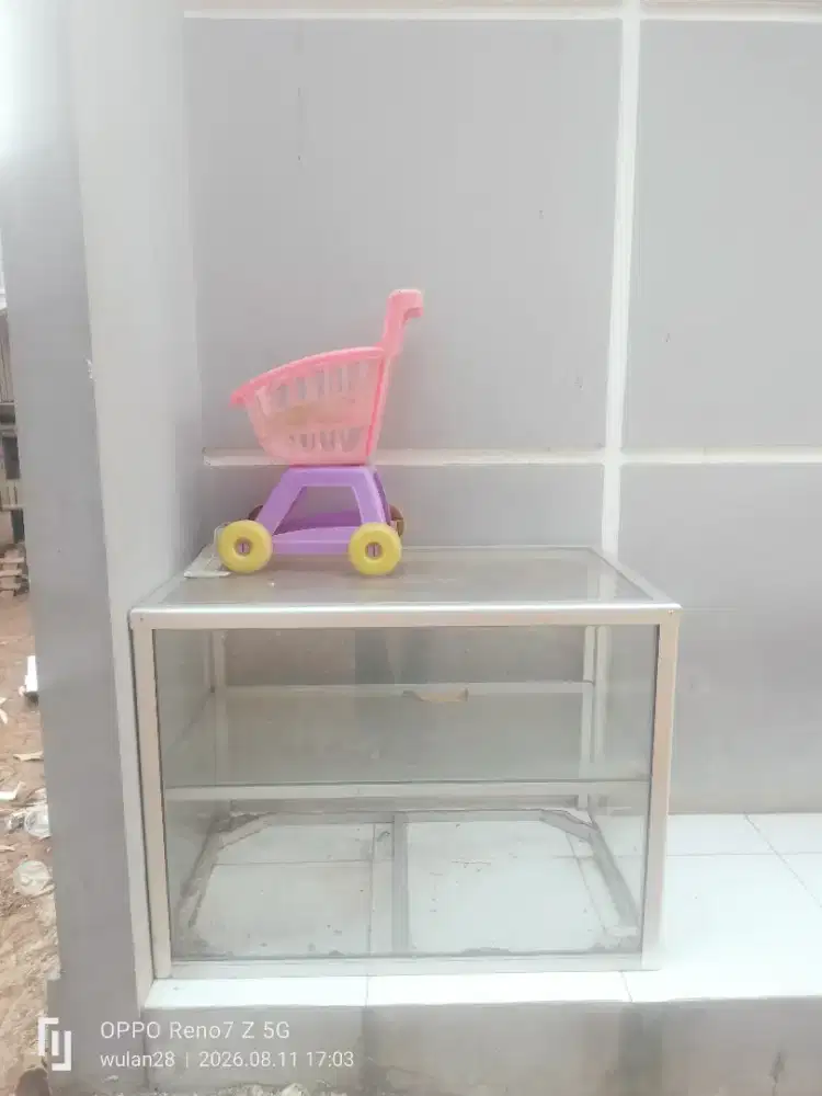 Dijual etalase untuk jualan