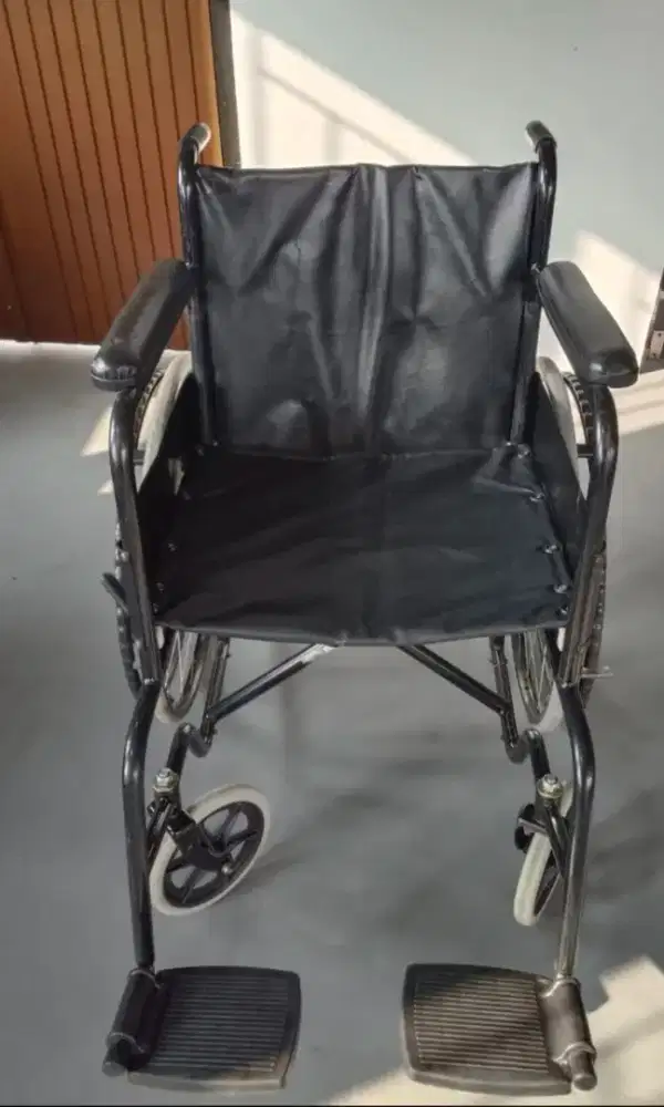 Kursi Roda Standar