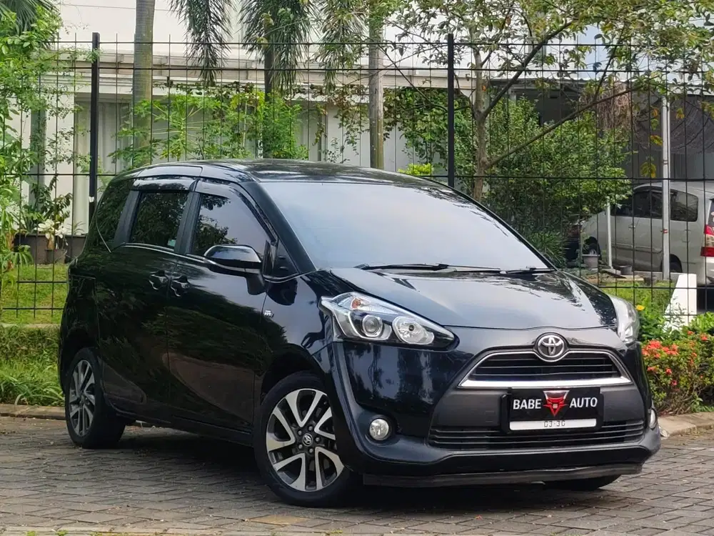 Toyota Sienta 1.5 V CVT 2017