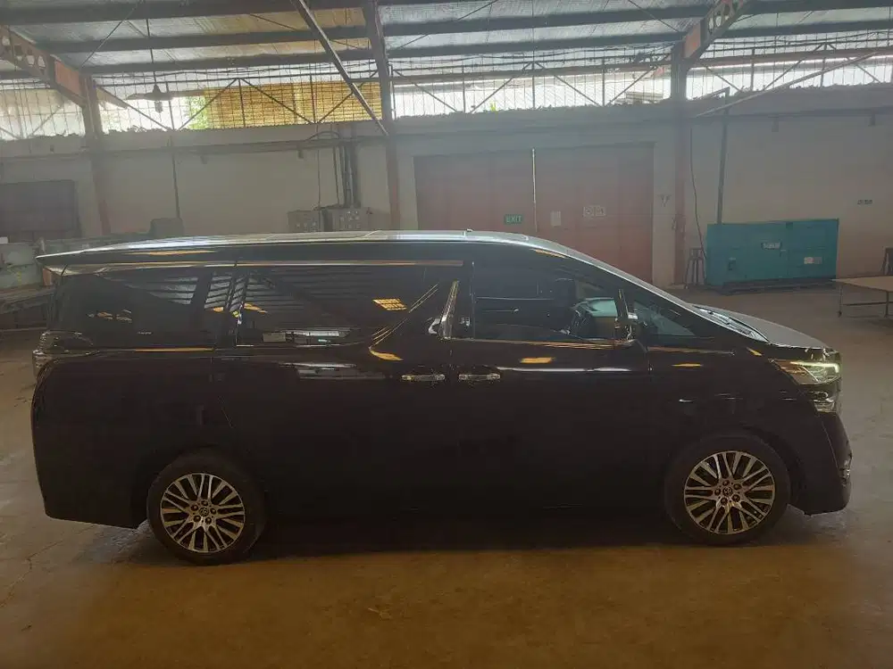 Velfire 2.5G AT 2016 - Hitam Metalik