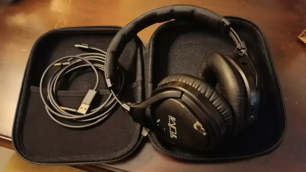 TUMI Wireless Noise Cancelling Headphones (BLACK)