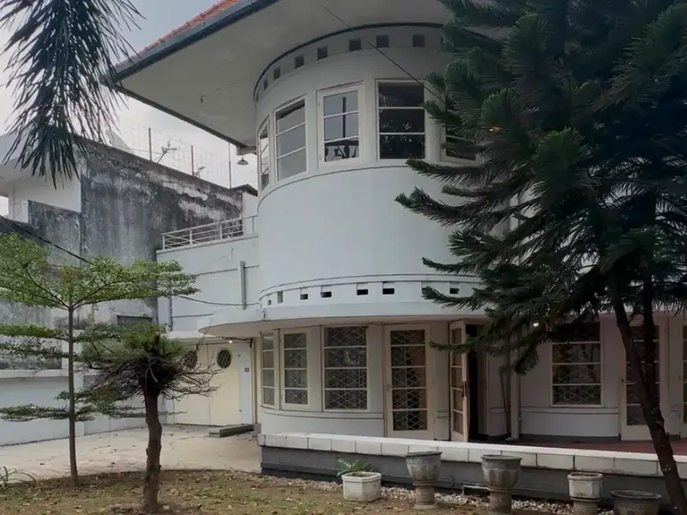 DISEWAKAN MURAH BANGUNAN BELANDA PUSAT KOTA