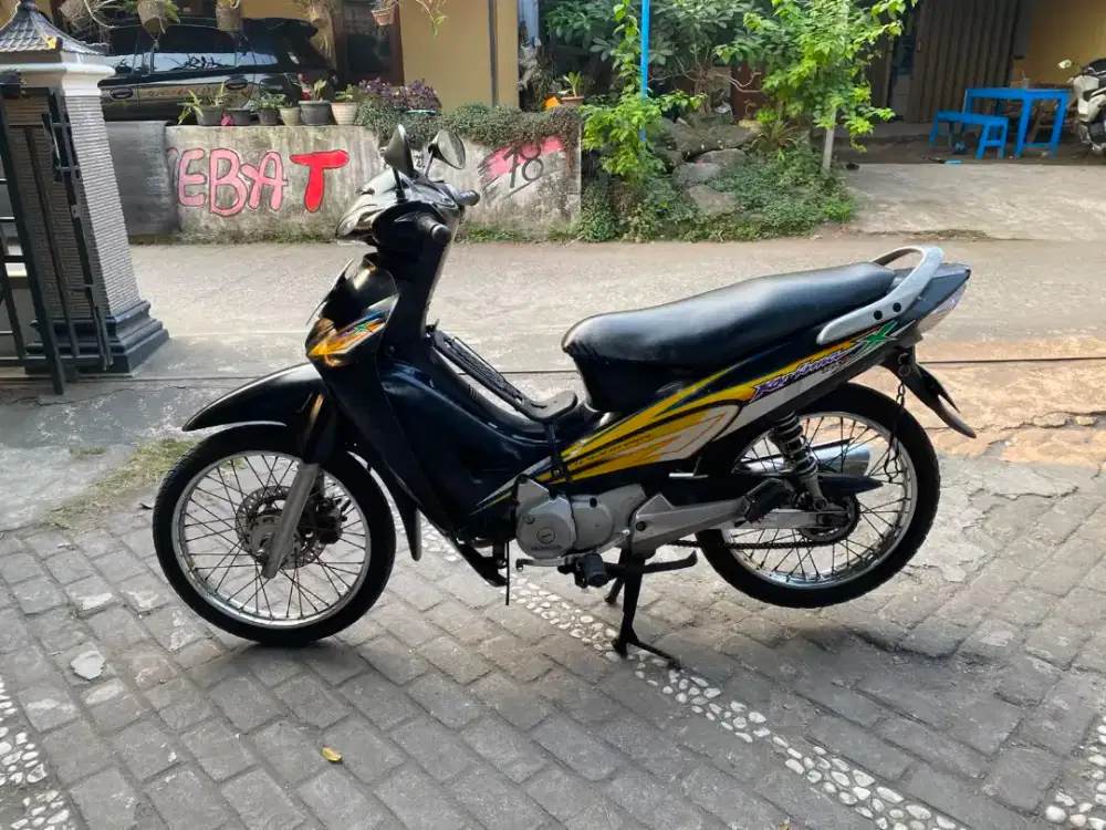 Karisma kharisma THN 2005 plat AB sleman