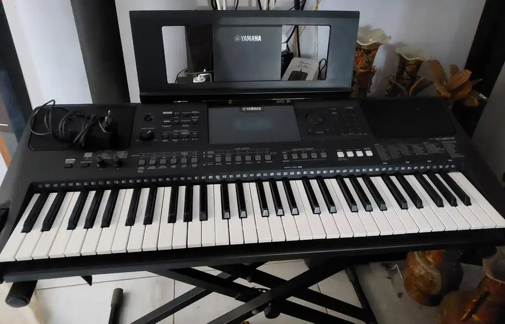 Yamaha PSR E463 Like New