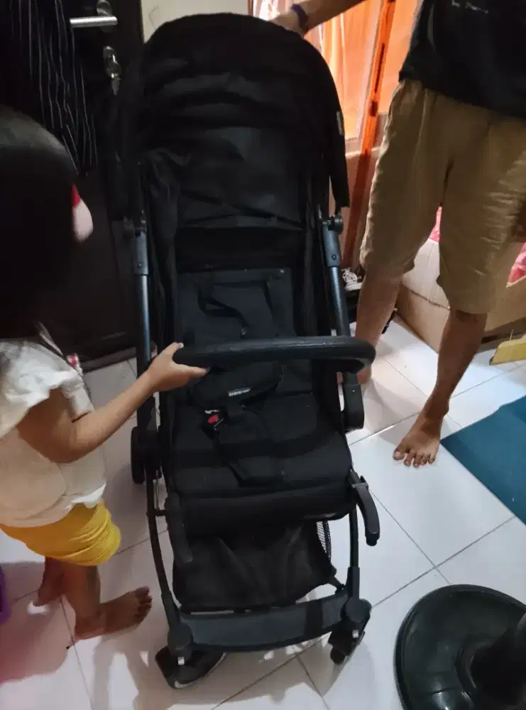 Dijual Stroller preloved merk Babydoes Esmio
